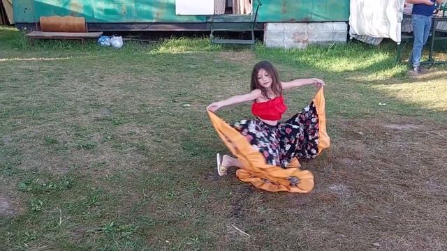 Gnchuakan par-Գնչուական պար -Kamilla Avagyan смотреть онлайн