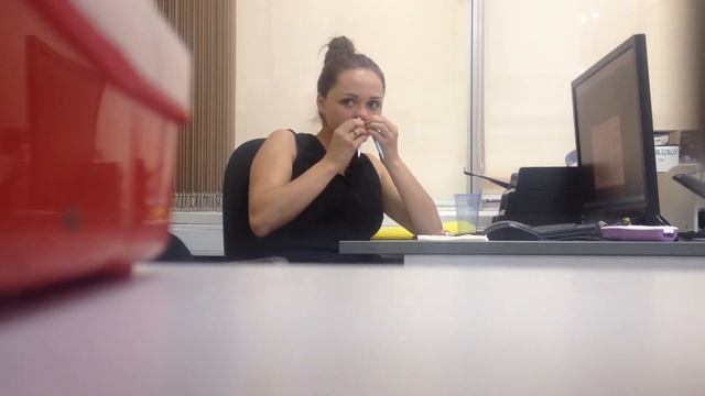 Таня засовывает ручки в нос смотреть онлайн