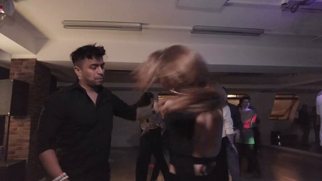 Хуан Дуарте (Колумбия) и Ольга танцуют бачату, Salsa Social Party, 2023.02.25 смотреть онлайн