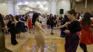 Кавказская свадьба. Цветник прекраснейших девушек в танце