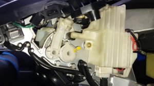 Что же щелкает под рычагом АКПП при нажатии на педаль тормоза (Toyota Voltz 2002)