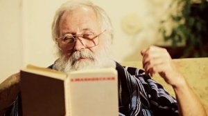 В. В. Маяковский.  Рассказ литейщика Ивана Козырева о вселении в новую квартиру.