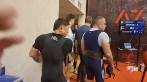 Жим стоя на соревнованиях, выполняю норматив Мастера Спорта в категории до 82 кг 500 грамм.