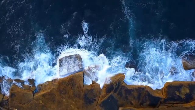 Видео Обои Каменный берег смотреть онлайн