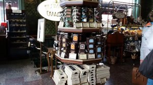 2017 год. Июль. Санкт-Петербург. В Елисеевском магазине.