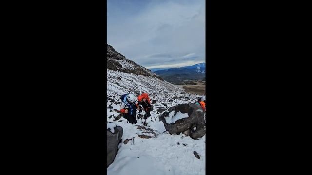 Группа Клуба 7 Вершин «Тотонаки» во время акклиматизационного выхода на склоны пика Орисаба смотреть онлайн