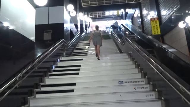 Музыкальная лестница на ст Incheon City Hall 1 смотреть онлайн