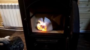 *Везувий* камин. Дымоход через стену. RAL8004. ПК-01(205) с плитой. 12 квт. 200 м. куб.