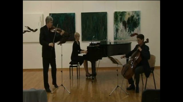 A. Rubinstein - Melody in F, MAK Piano trio смотреть онлайн