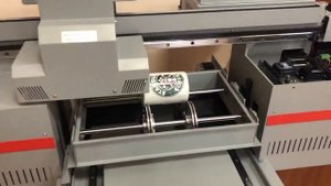 УФ принтер FS-4030UV Rotax печать на белой кружке с ручкой