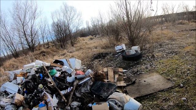 Сталк за радиодеталями и металлом по свалке автомобильных частей! Нашёл серебро, медь, платы!Часть смотреть онлайн