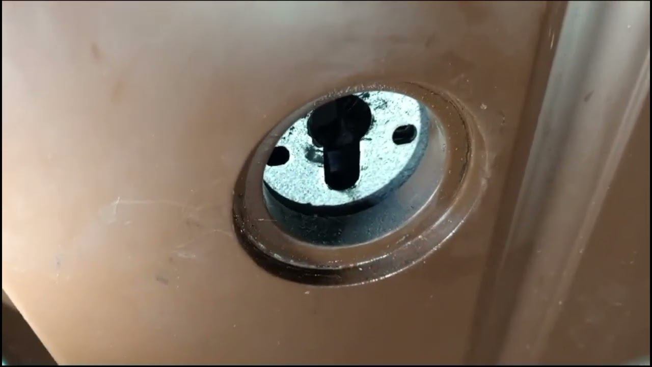 Замена цилиндра-личины врезного замка Cisa смотреть онлайн