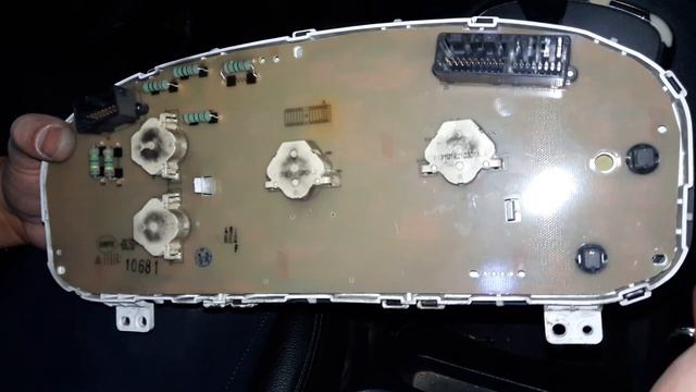 فك عداد السيارة كيا و اصلاح لمبة تشك انجن  kia instrumental cluster removal and check engine repair