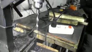Самодельный сверлильный станок из ручной дрели...