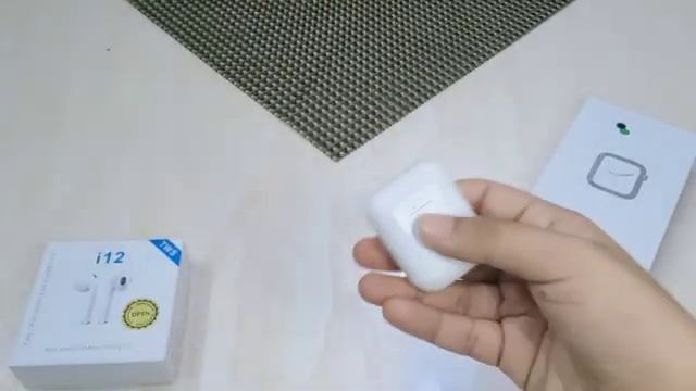 i12tws and Apple series 5 Smartwatch unboxing смотреть онлайн