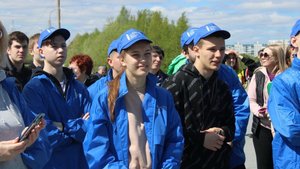 Больше 30 тысяч югорских школьников участвуют в трудовом десанте
