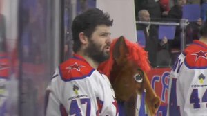 Радулов поет гимн