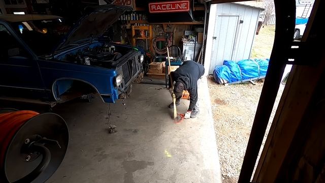 Jeep Suspension On A Chevy!?! onX Offroad Build Challenge Part: 4 смотреть онлайн