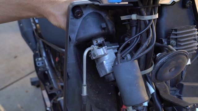 Yamaha Zuma / BWS 125 Front End Covers Removal / Installation | Mitch's Scooter Stuff смотреть онлайн