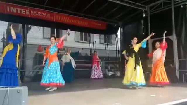 Alejandrina Henschen - Flamenco y Sevillanas смотреть онлайн