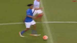 РОНАЛДИНЬО - СУМАСШЕДШИЕ ФИНТЫ в футболе И ТРЮКИ