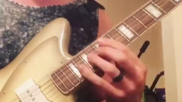 Squire Baritone Jazz Master - does it chug? смотреть онлайн