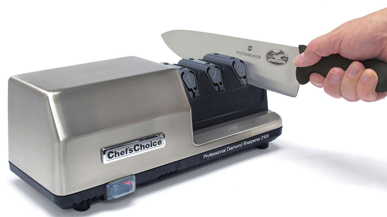 Заточка шеф ножа. Ножеточка Chef`s choice cc2100. Точилка для ножей Platinum choice сталь, арт. Ox-ld2. Точилка электрическая для заточки ножей. Низкооборотистая электрическая точилка для ножей.