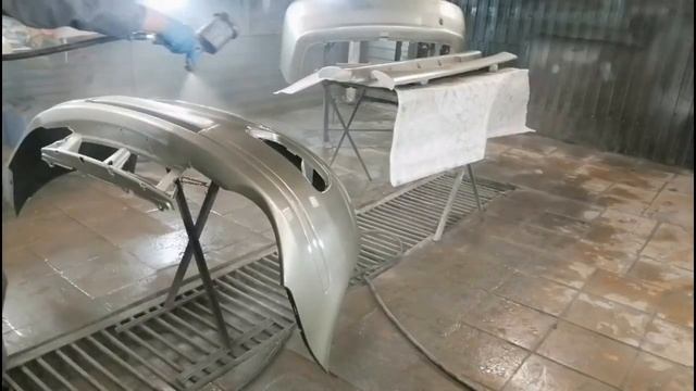 Паяю порог паяльником ,подготавливаю ,грунтую и крашу пластик! смотреть онлайн