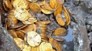 Найден древний клад! он лежал под полом бывшего театра.