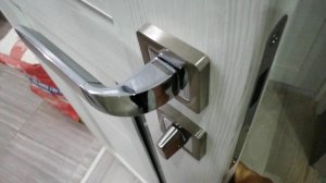 Установка пяти дверей, оформление проёма входной двери, фабрики Геона.