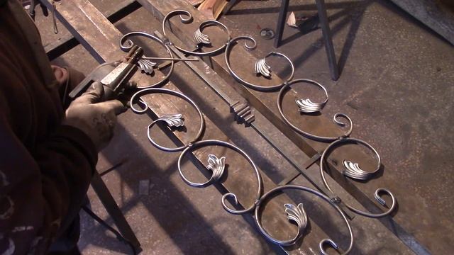 КАК СВАРИТЬ РЕШЕТКУ НА ОКНО, полное изготовление !!! смотреть онлайн