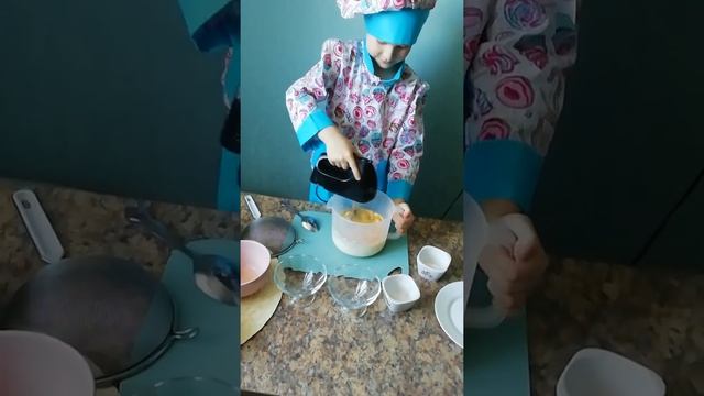 Готовим с ребёнком - творожный кекс смотреть онлайн