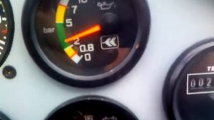 Скачет давление масла