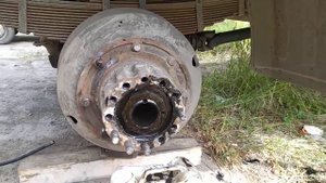 ЗИЛ 130 замена шпильки ступицы!