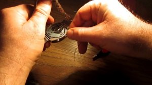 Замена батарейки на электронных наручных часах.