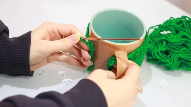 ❊ DIY: ВЯЗАНЫЙ ЧЕХОЛ  ДЛЯ КРУЖКИ ❊