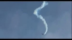 Фигуры высшего пилотажа вытворяют Самолётчики. Просто Красиво!