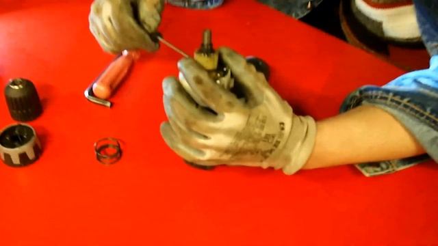 Как снять патрон с шуроповерта и починить трещетку?  ПРИГОДИТЬСЯ КАЖДОМУ!