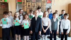 Подарок ветерану. Песня "На границе тучи ходят хмуро". Поют учащиеся 4 "А" класса