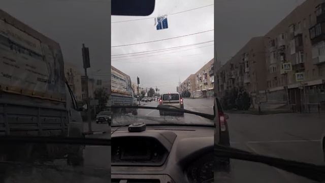 Поездка по дождливому Омску смотреть онлайн