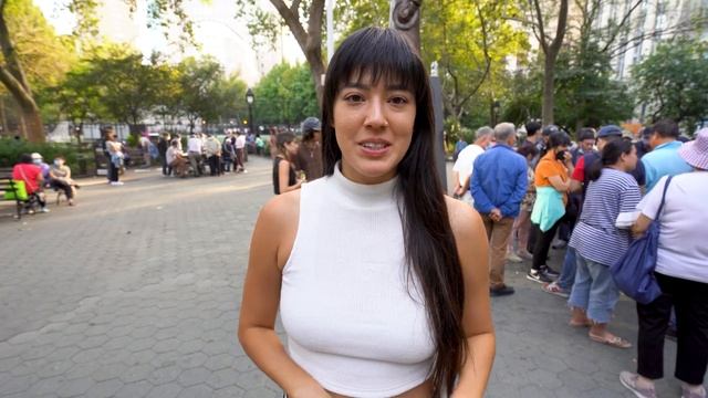 NEW YORK CITY FOOD TOUR! Feast of San Gennaro in Little Italy смотреть онлайн