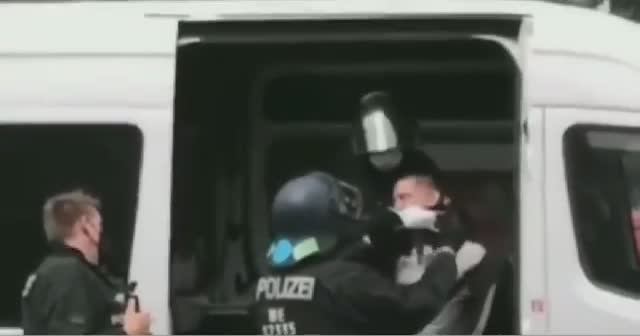 Московская полиция лютует с антимасочниками
