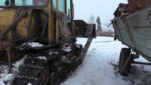 ДТ 75 Готовится толкать навоз/ Ремонтно подготовительные работы