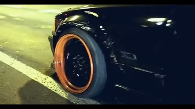 Дрифт BMW по городу под крутую музыку смотреть онлайн