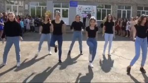Крутые танцы под разные топовые песни.