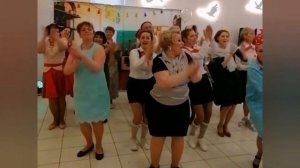 Let's Twist Again на Завтраке в платьях.