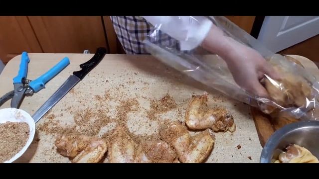 Куриные крылья  в панировке.