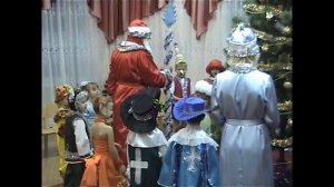 Игра с рукавичкою Деда Мороза на Новогоднем утреннике.