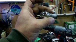 ЗАЧЕМ? ЛАЙФХАК КОТОРЫЙ МЫ ЗАСЛУЖИЛИ. ЛАМПА ИЗ 2х КОНТАКТНОЙ В 1 КОНТАКТНУЮ 2 СПИРАЛИ В ОДНУ DIY ДИЧ