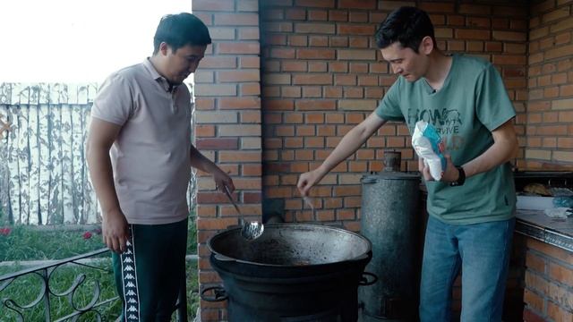 "Попробуй сам" - выпуск 1. Готовим узбекский плов в казане. смотреть онлайн